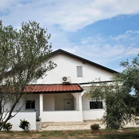 Snjeza - 80 M From Beach