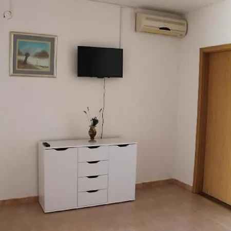 Snjeza - 80 M From Beach * فير