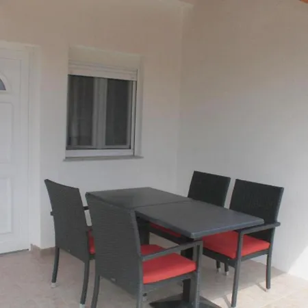 Apartment Snjeza - 80 M From Vir